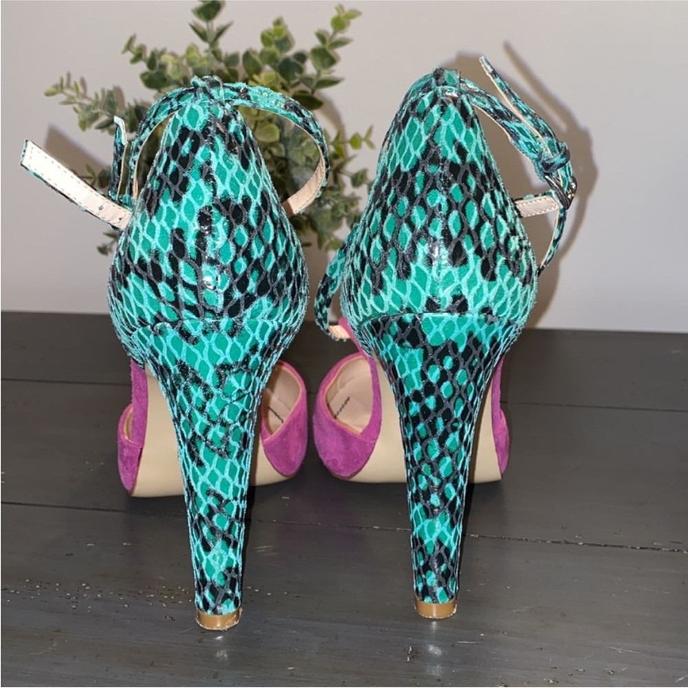 ABS Allen Schwartz T-Strap Reptile and Suede Color-block Heels Size 8 - Picture 6 of 11